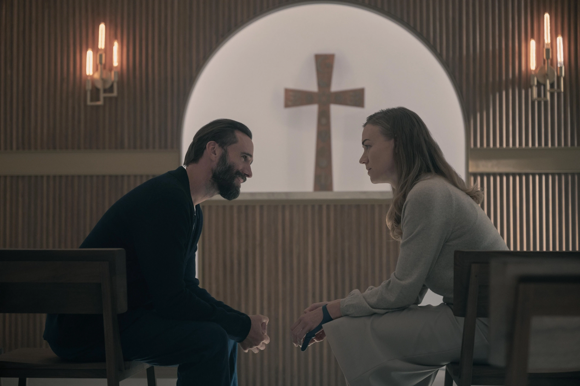 Joseph Fiennes and Yvonne Strahovski in The Handmaid's Tale (2017)