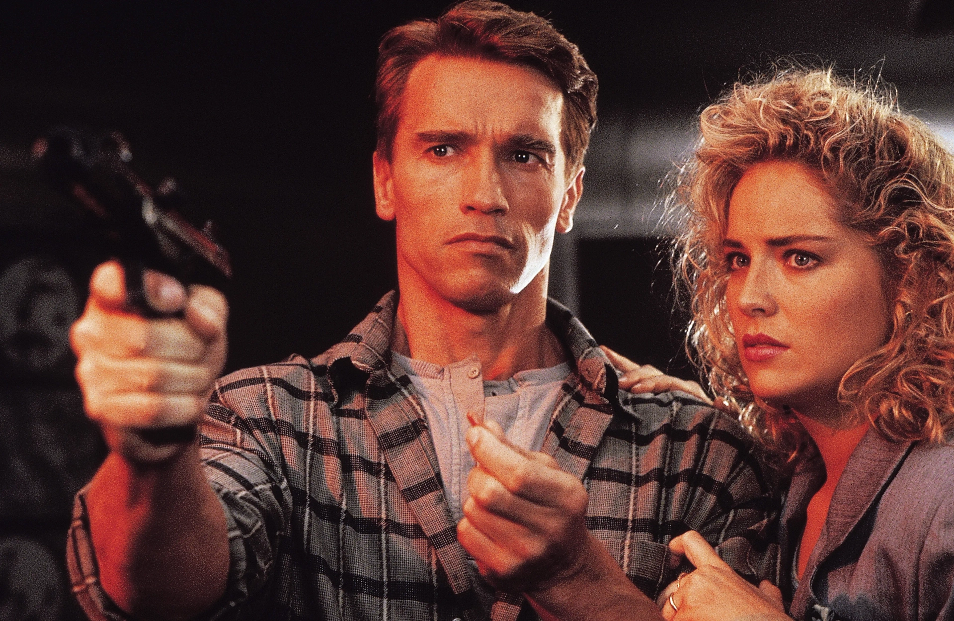 Arnold Schwarzenegger and Sharon Stone in Total Recall (1990)