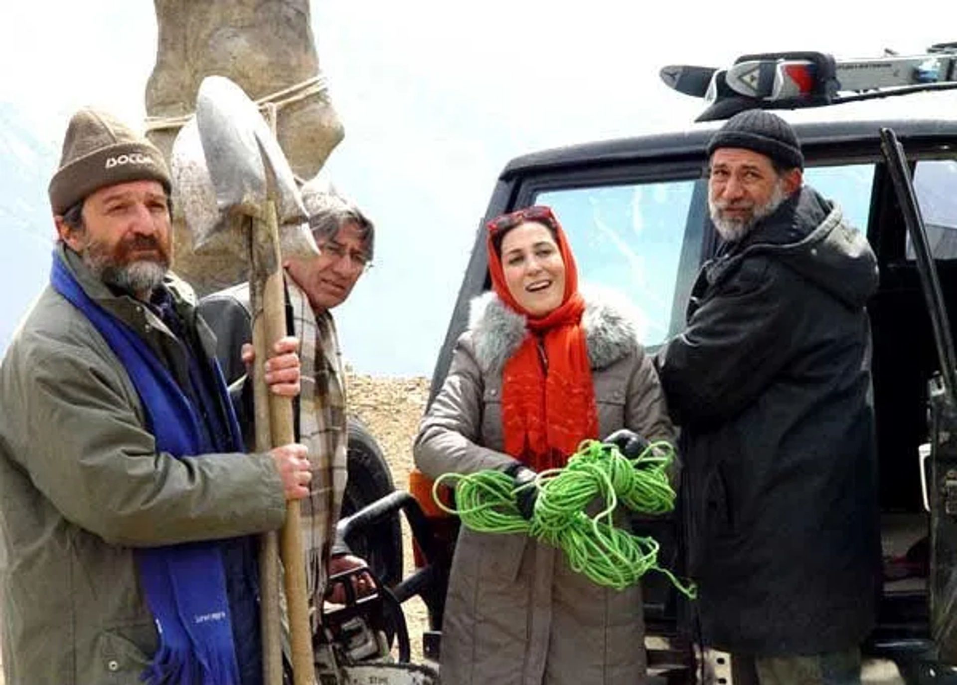 فیلم کارگران مشغول کارند (1384)