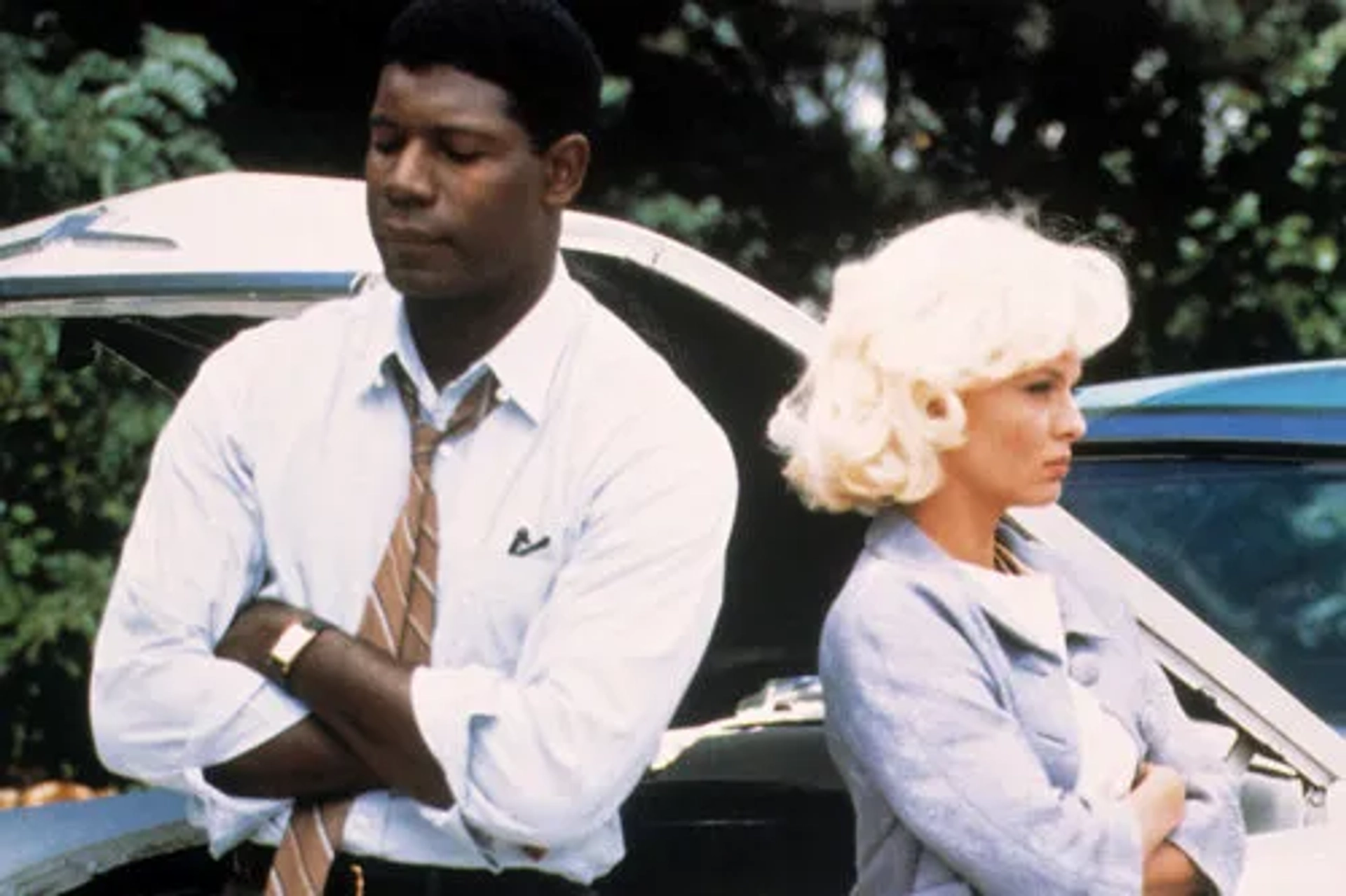 Michelle Pfeiffer and Dennis Haysbert in Love Field (1992)