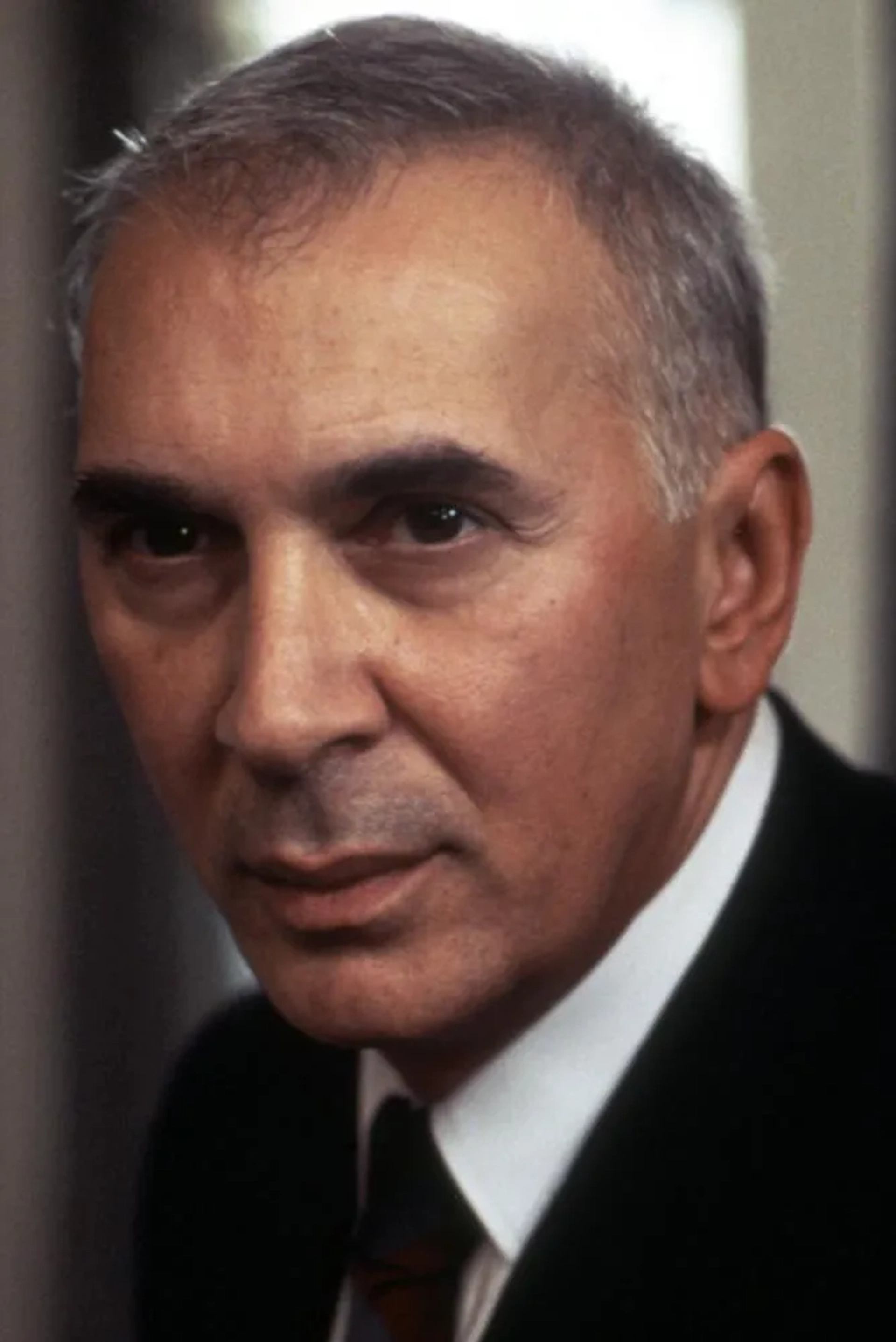 Frank Langella in Dave (1993)