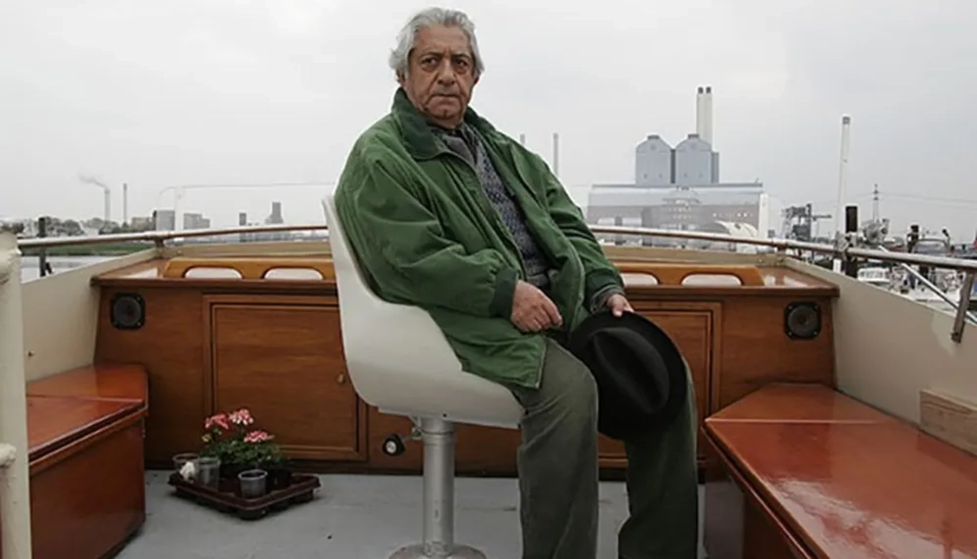 Ezzatolah Entezami in Motherland (2009)