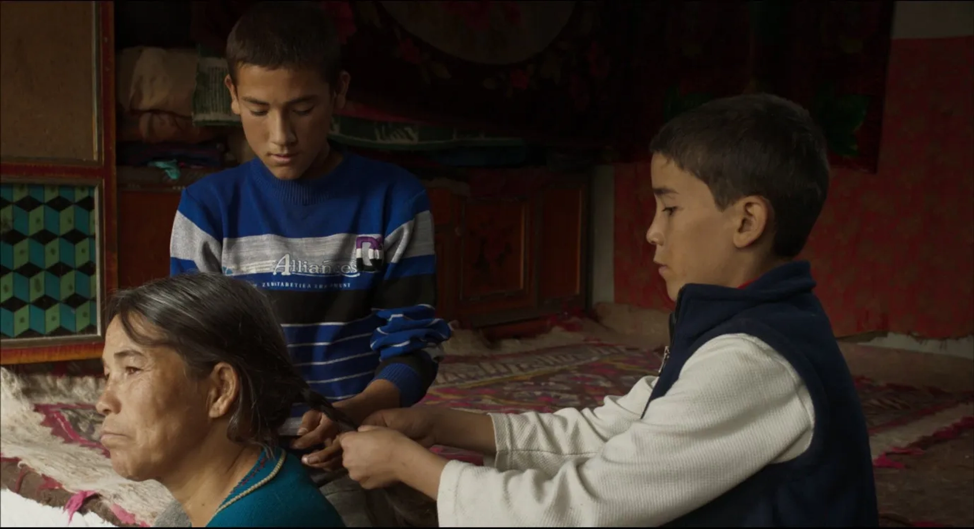 Isa Yasan, Musa Yasan, and Ugulem Sugur in A First Farewell (2018)