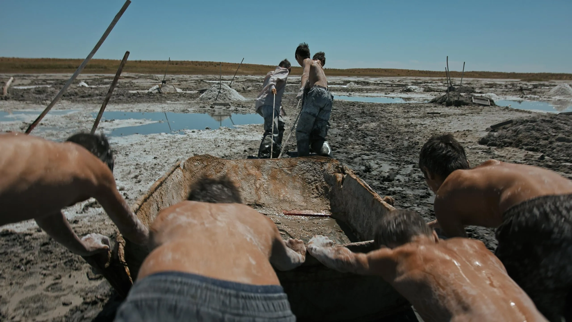 Yersultan Yermanov and Damir Daurenuly in Bauryna Salu (2023)