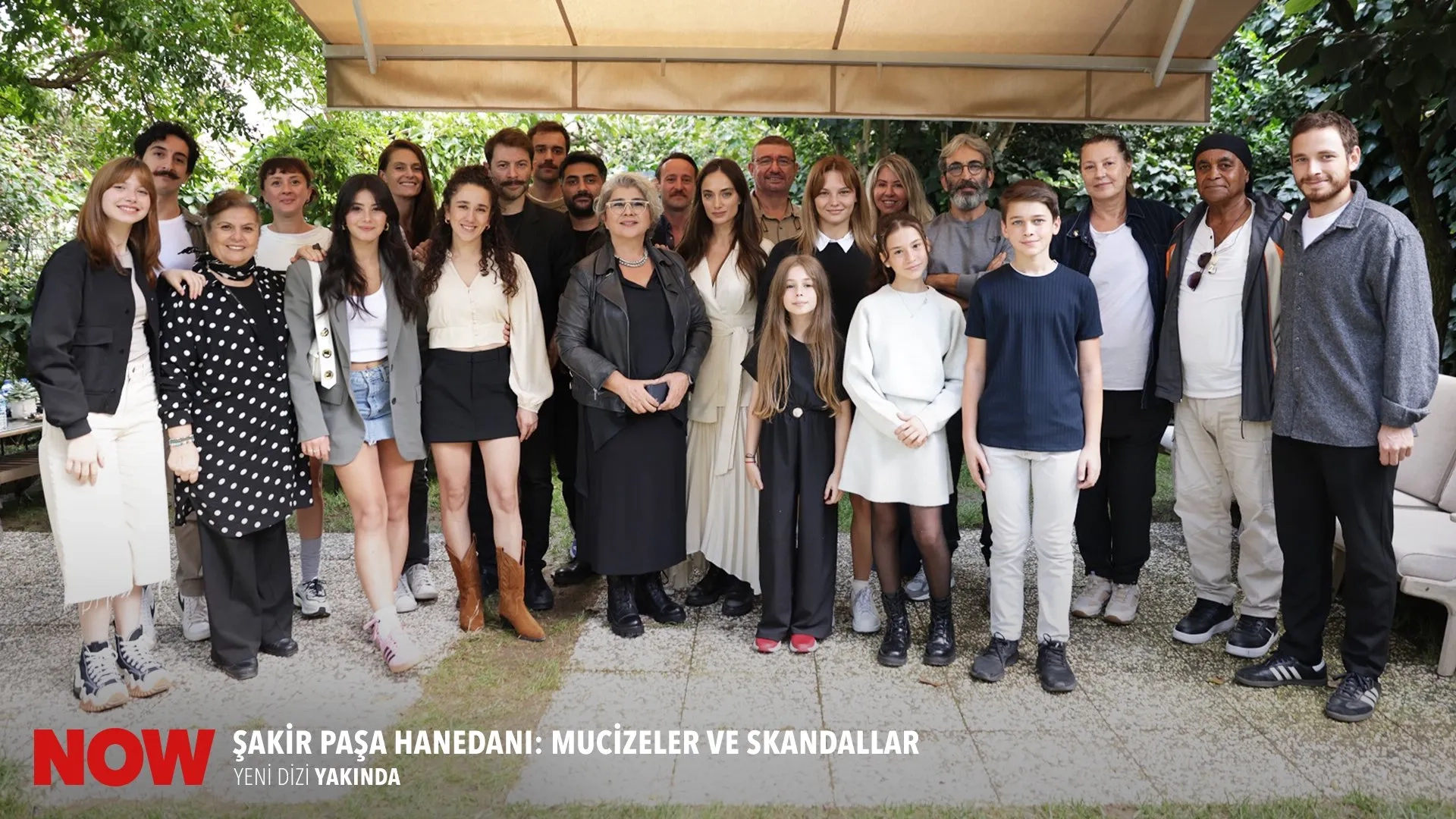 Vahide Perçin and Meryem Uzerli in Portrait of a Scandalous Family (2024)