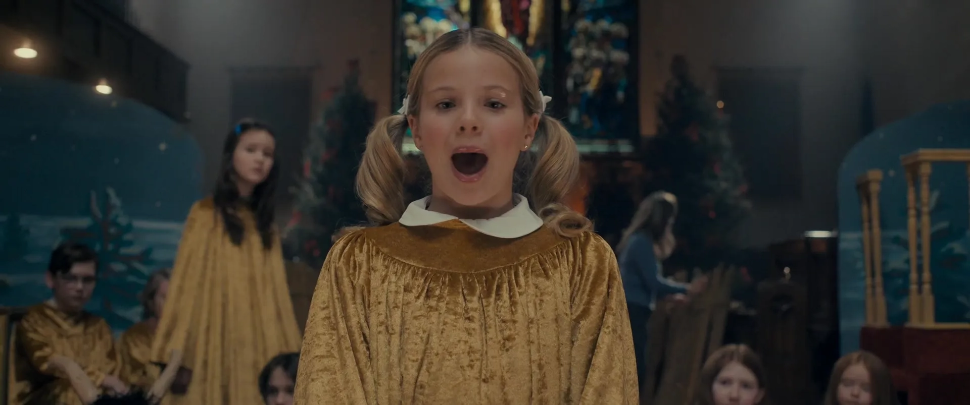 Molly Belle Wright and Lorelei Olivia Mote in The Best Christmas Pageant Ever (2024)