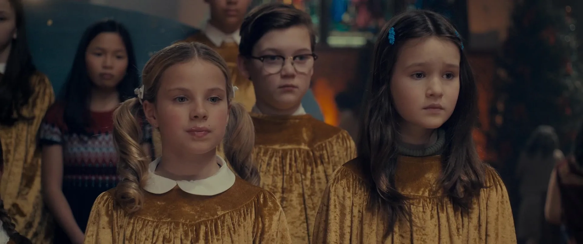 Molly Belle Wright and Lorelei Olivia Mote in The Best Christmas Pageant Ever (2024)