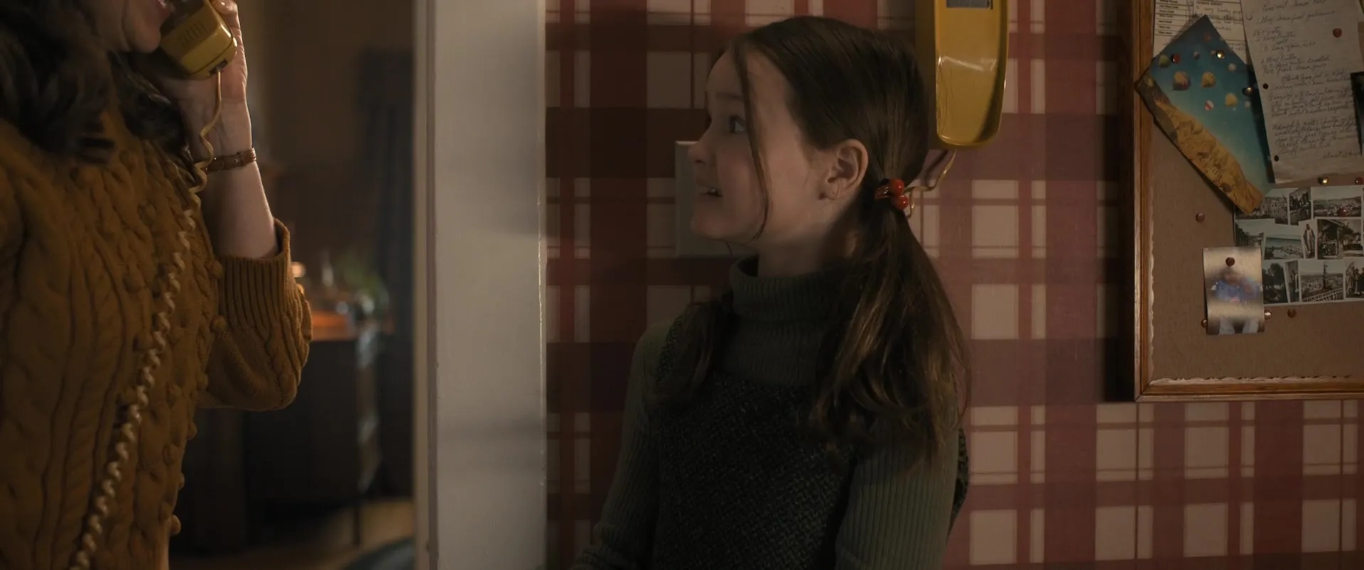 Judy Greer and Molly Belle Wright in The Best Christmas Pageant Ever (2024)