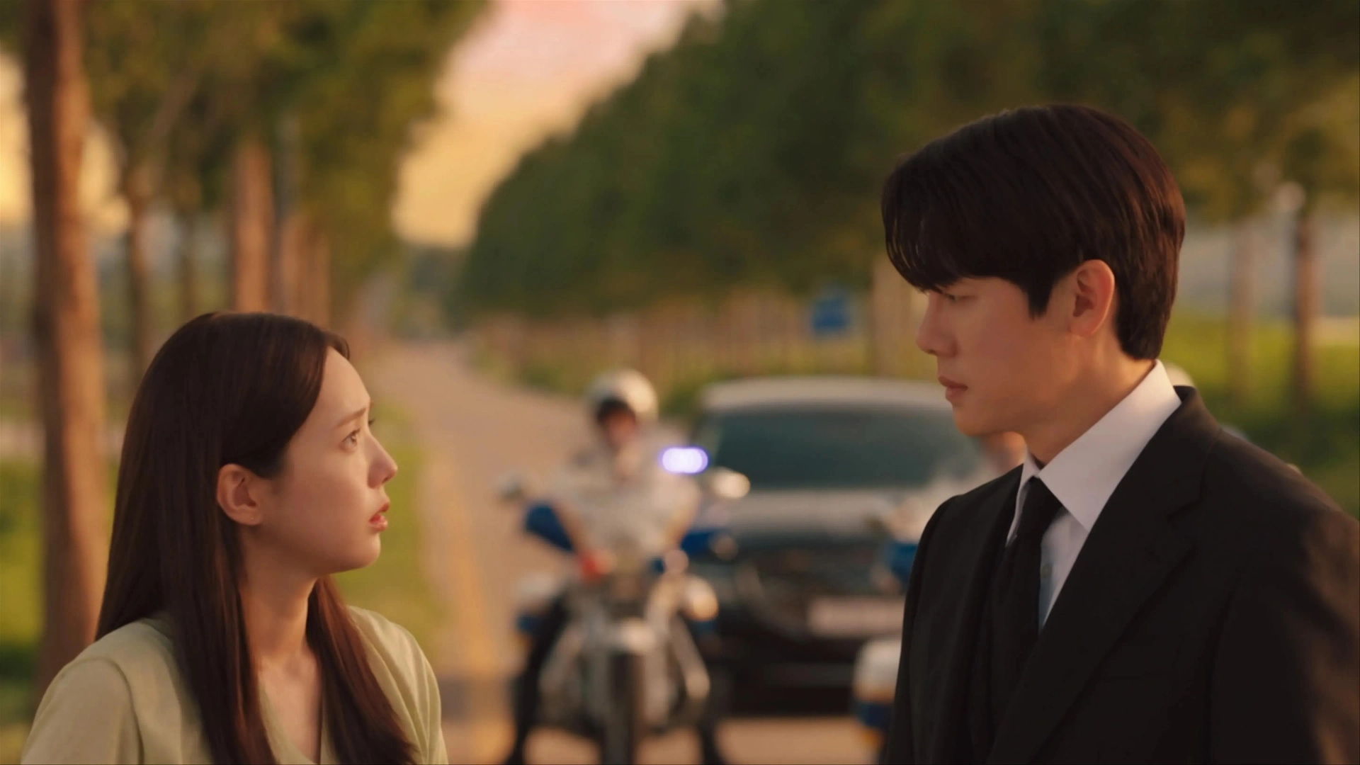 Yoo Yeon-seok and Chae Soo-bin in When the Phone Rings (2024)