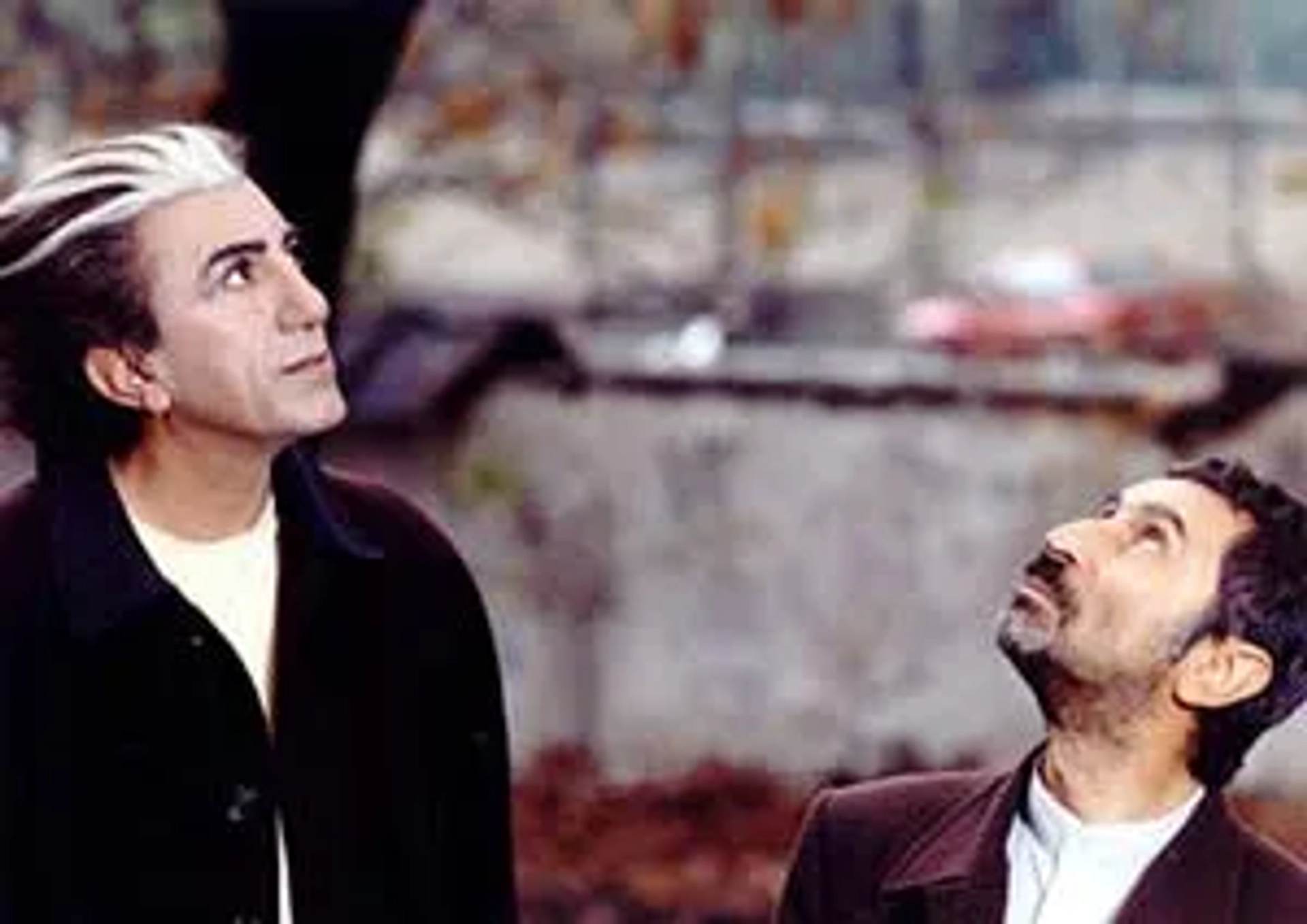 فیلم گاهی به آسمان نگاه کن (1381)