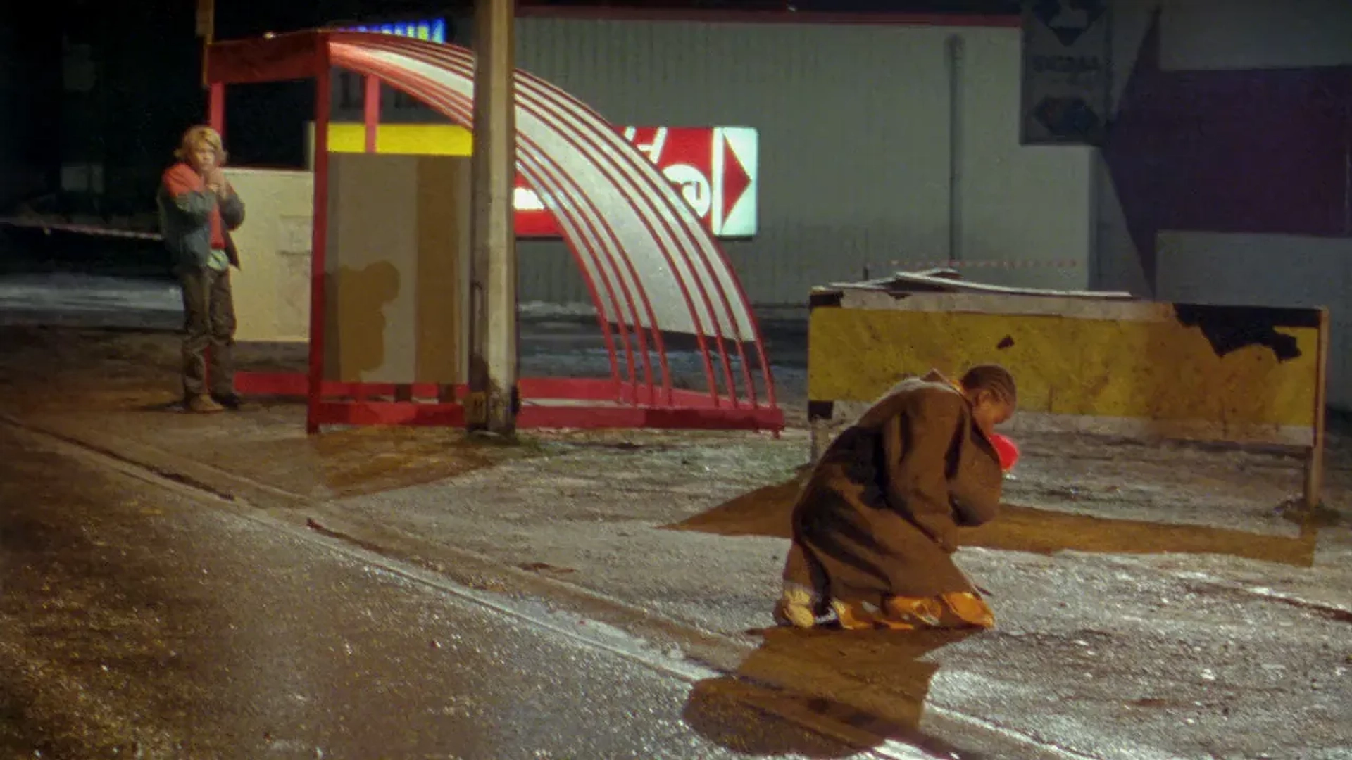 Assita Ouedraogo and Jérémie Renier in The Promise (1996)