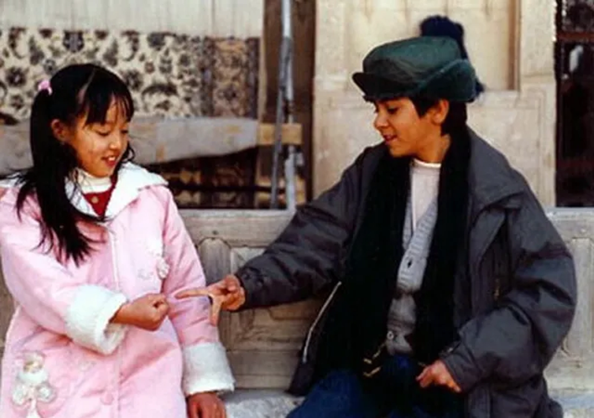 Farboud Ahmadjoo and Miyu Yagyu in The Wind Carpet (2003)