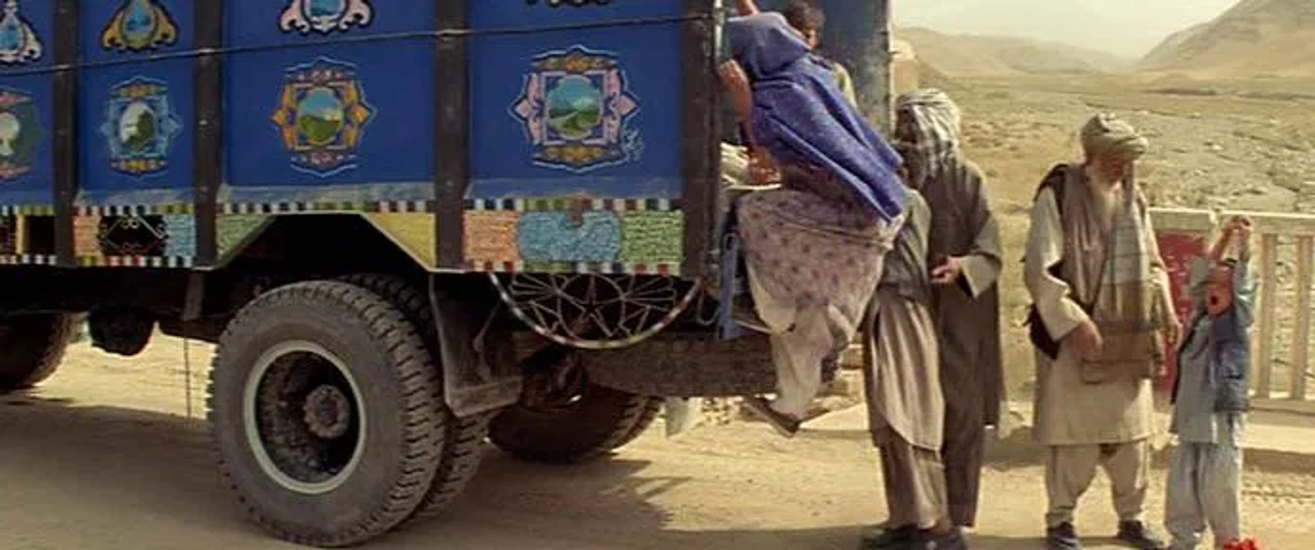 Jawan Mard Homayoun and Abdul Ghani in Earth and Ashes (2004)