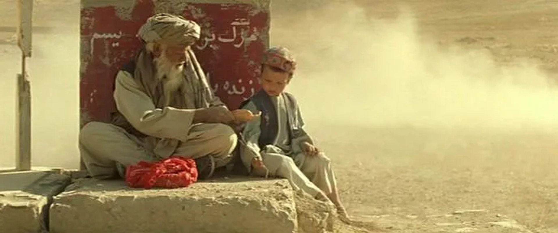 Jawan Mard Homayoun and Abdul Ghani in Earth and Ashes (2004)