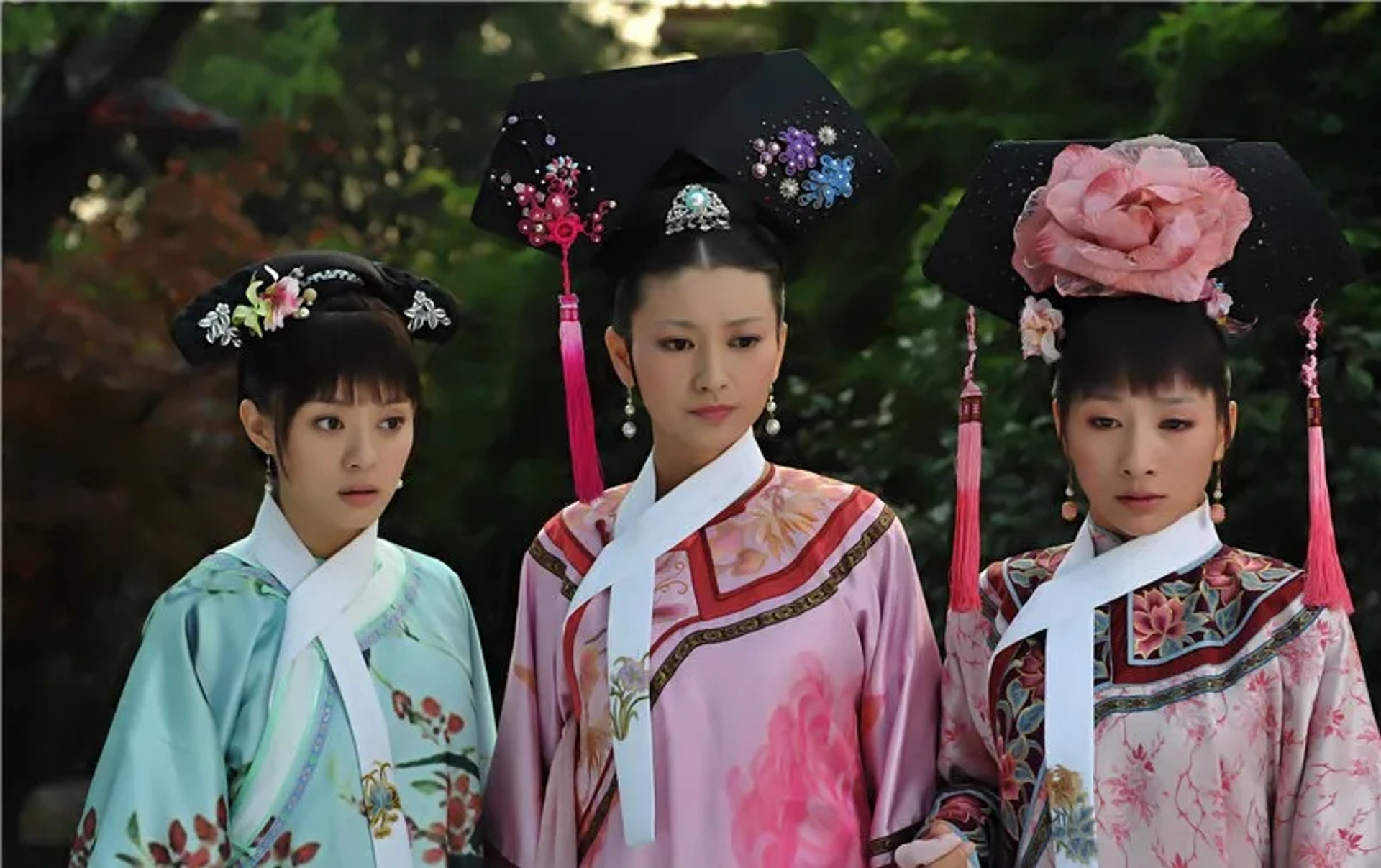 Li Sun, Xin-ran Tao, and Xi Lan in Empresses in the Palace (2011)