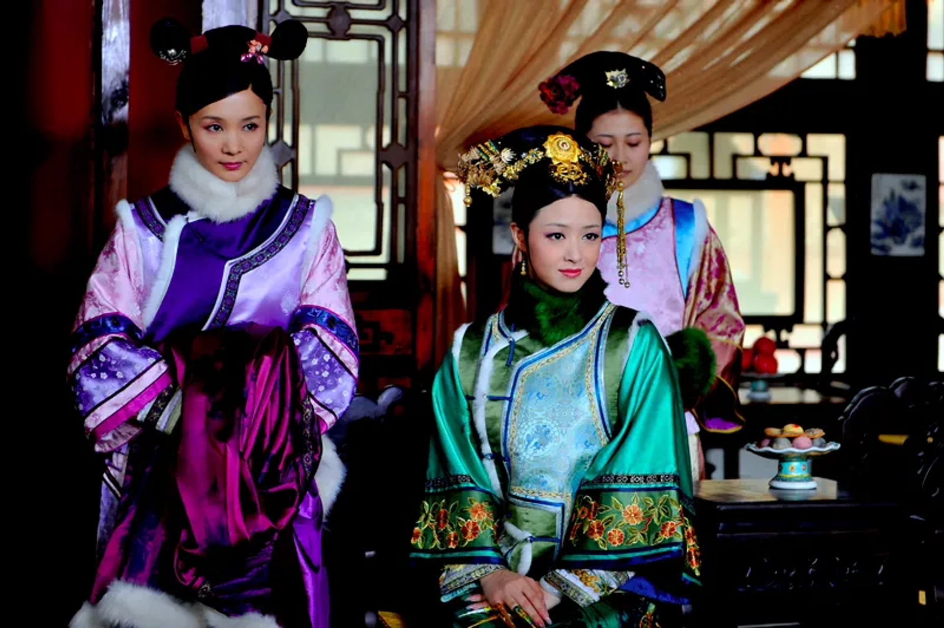 Xin Jiang and Yi-tong Liu in Empresses in the Palace (2011)