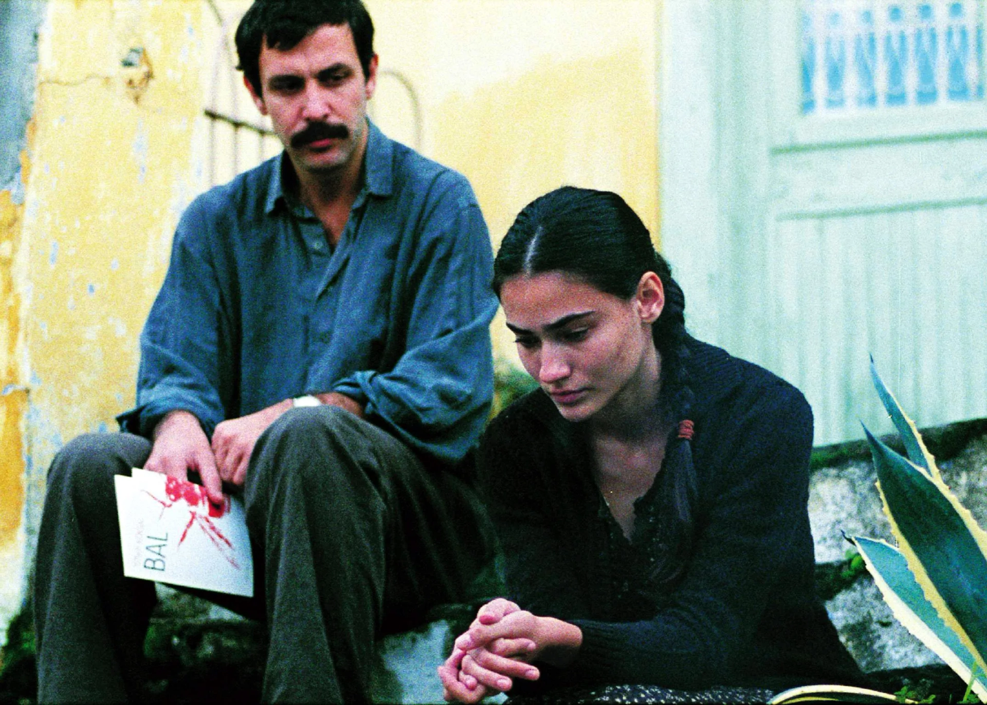 Nejat Isler and Saadet Aksoy in Egg (2007)