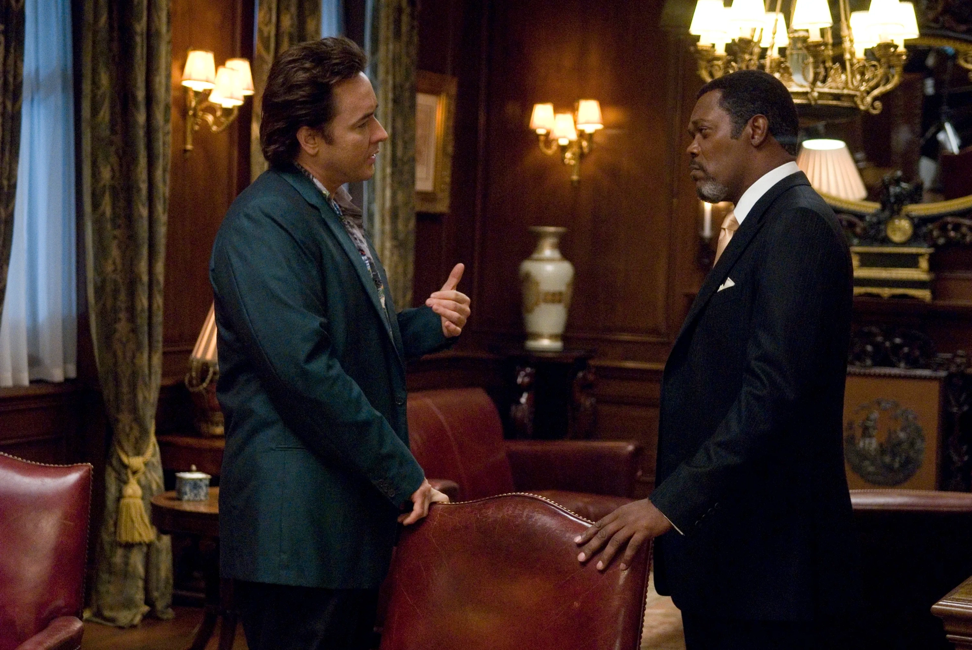 John Cusack and Samuel L. Jackson in 1408 (2007)