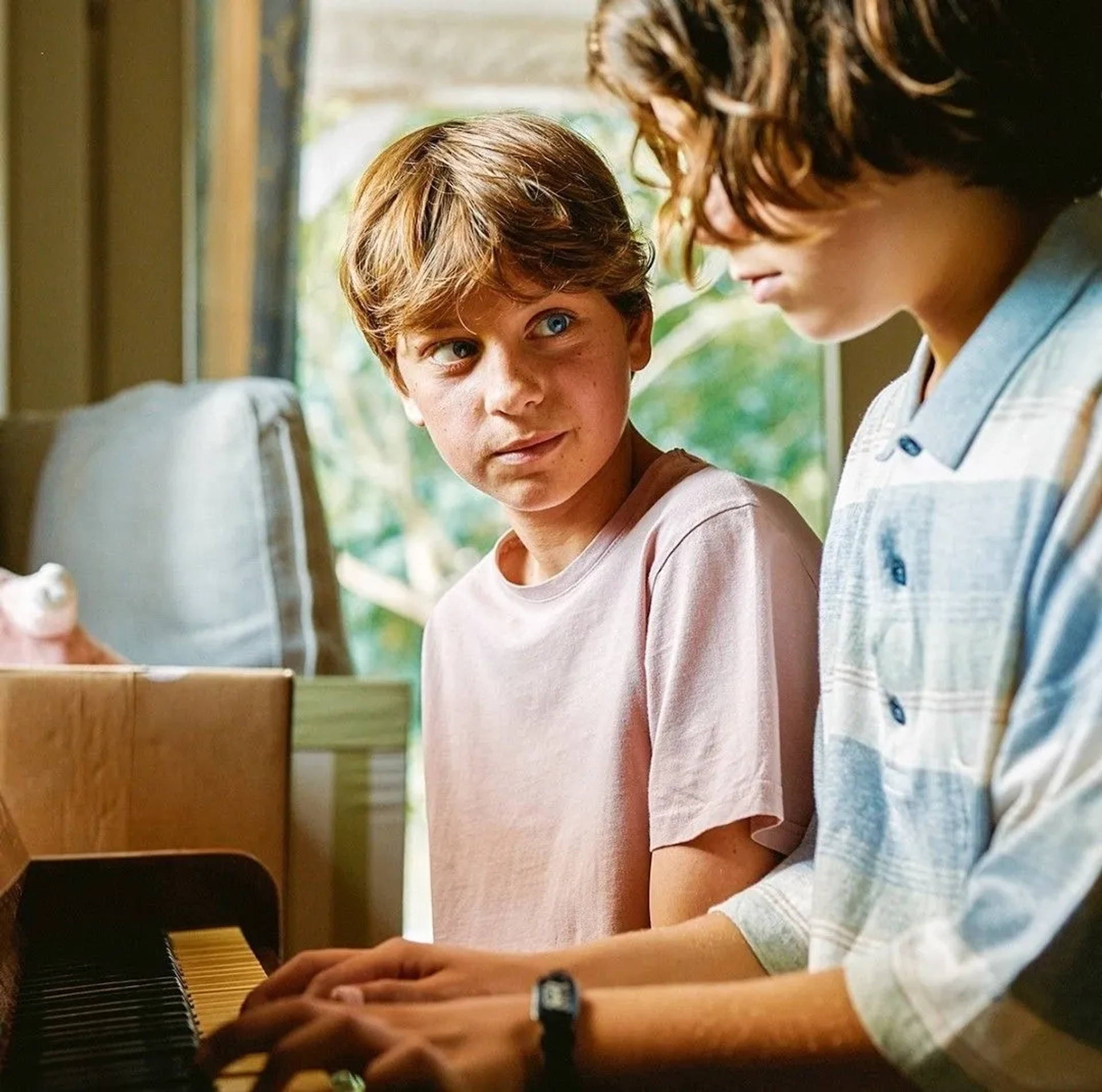 Lou Goossens and Marius De Saeger in Young Hearts (2024)