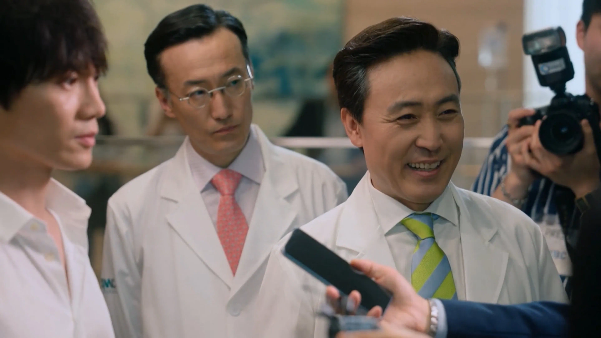 Ji Sung, Eom Hyo-Seob, and Jung Jae-sung in Doctor John (2019)