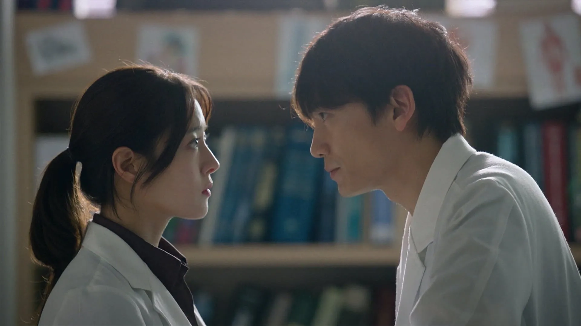 Ji Sung and Lee Se-yeong in Doctor John (2019)