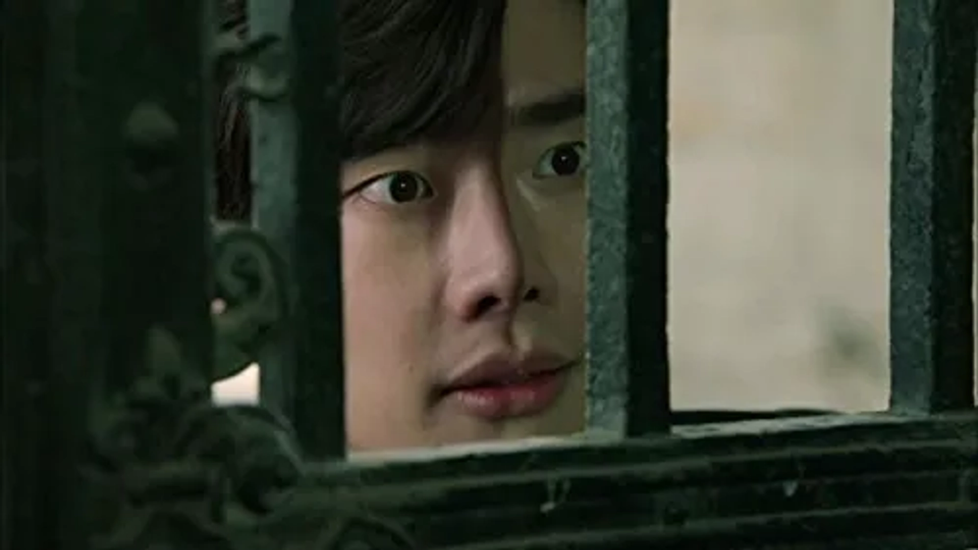 Lee Jong-suk in Doctor Stranger (2014)