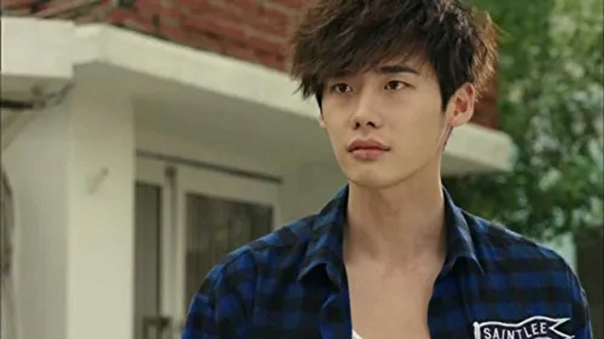 Lee Jong-suk in Doctor Stranger (2014)