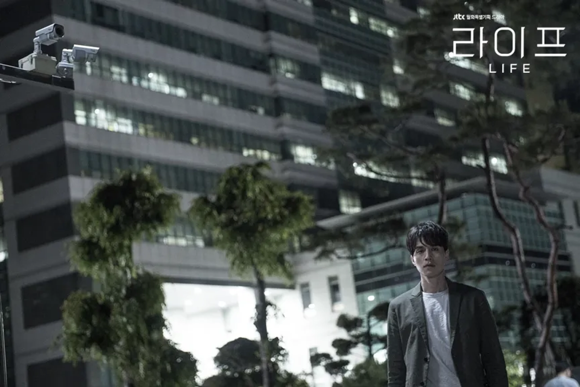 Lee Dong-wook in Life (2018)