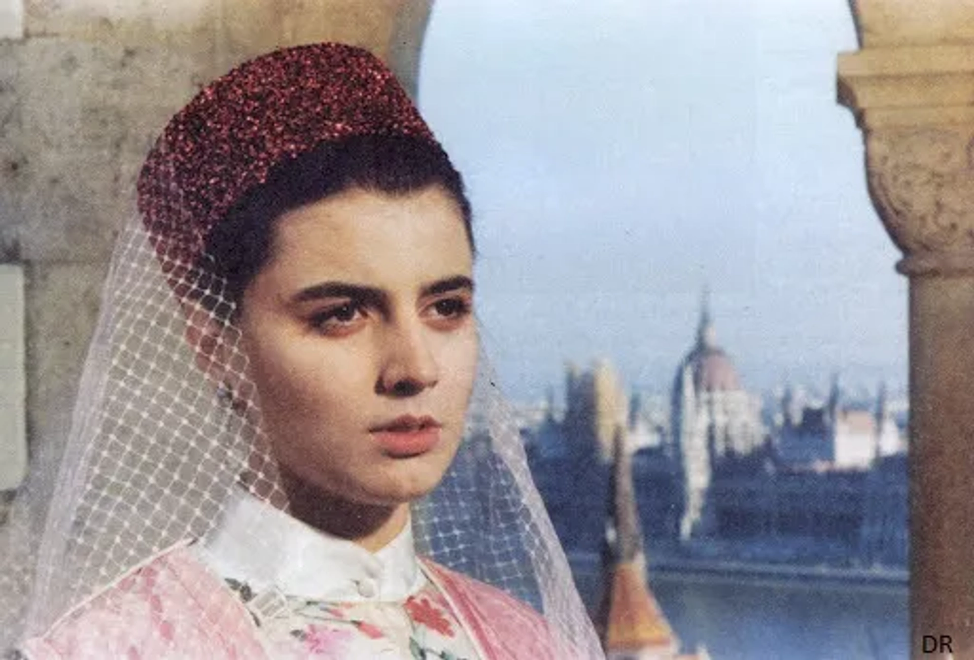 Leila Hatami in The Love-stricken (1992)