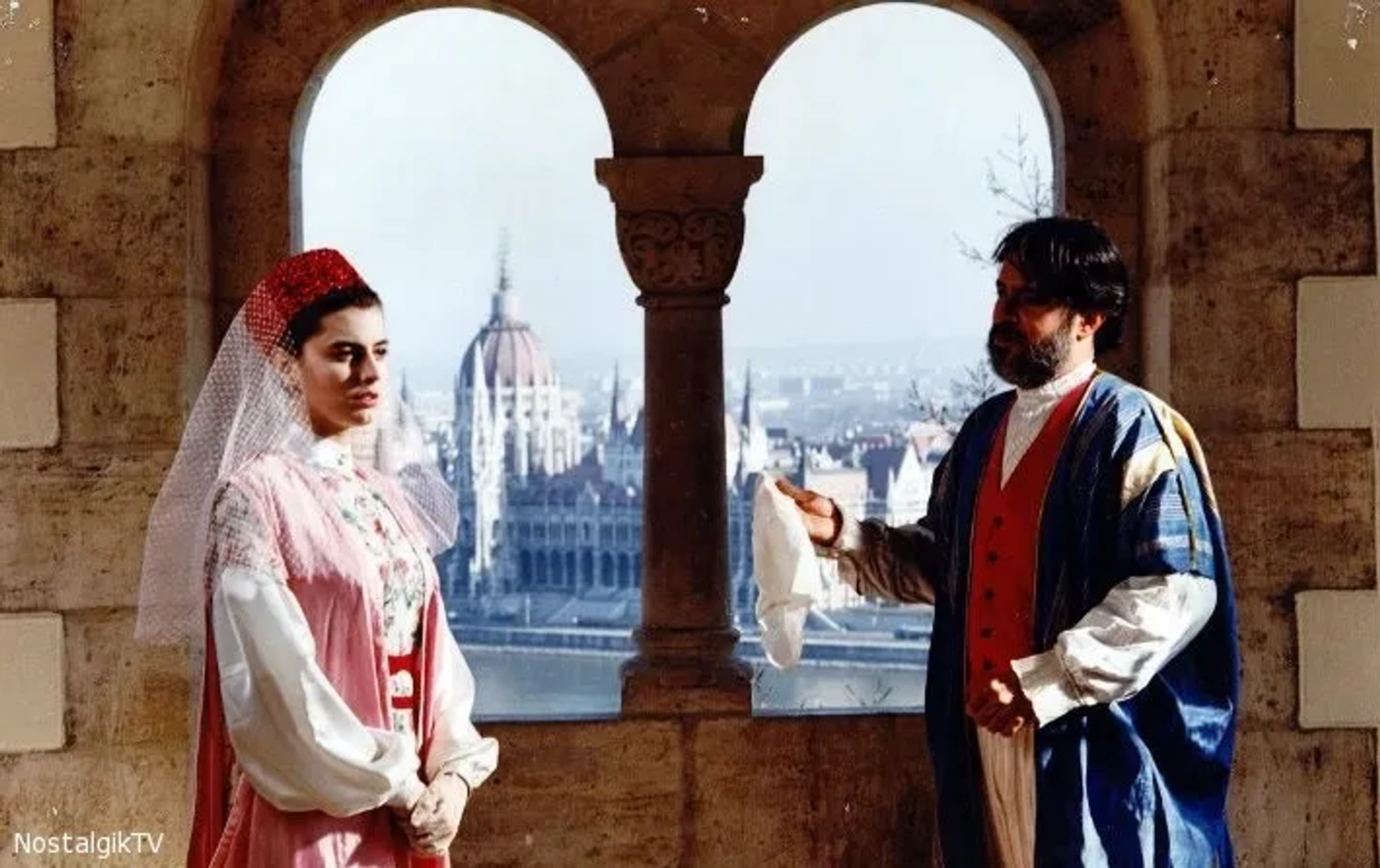 Leila Hatami and Amin Tarokh in The Love-stricken (1992)