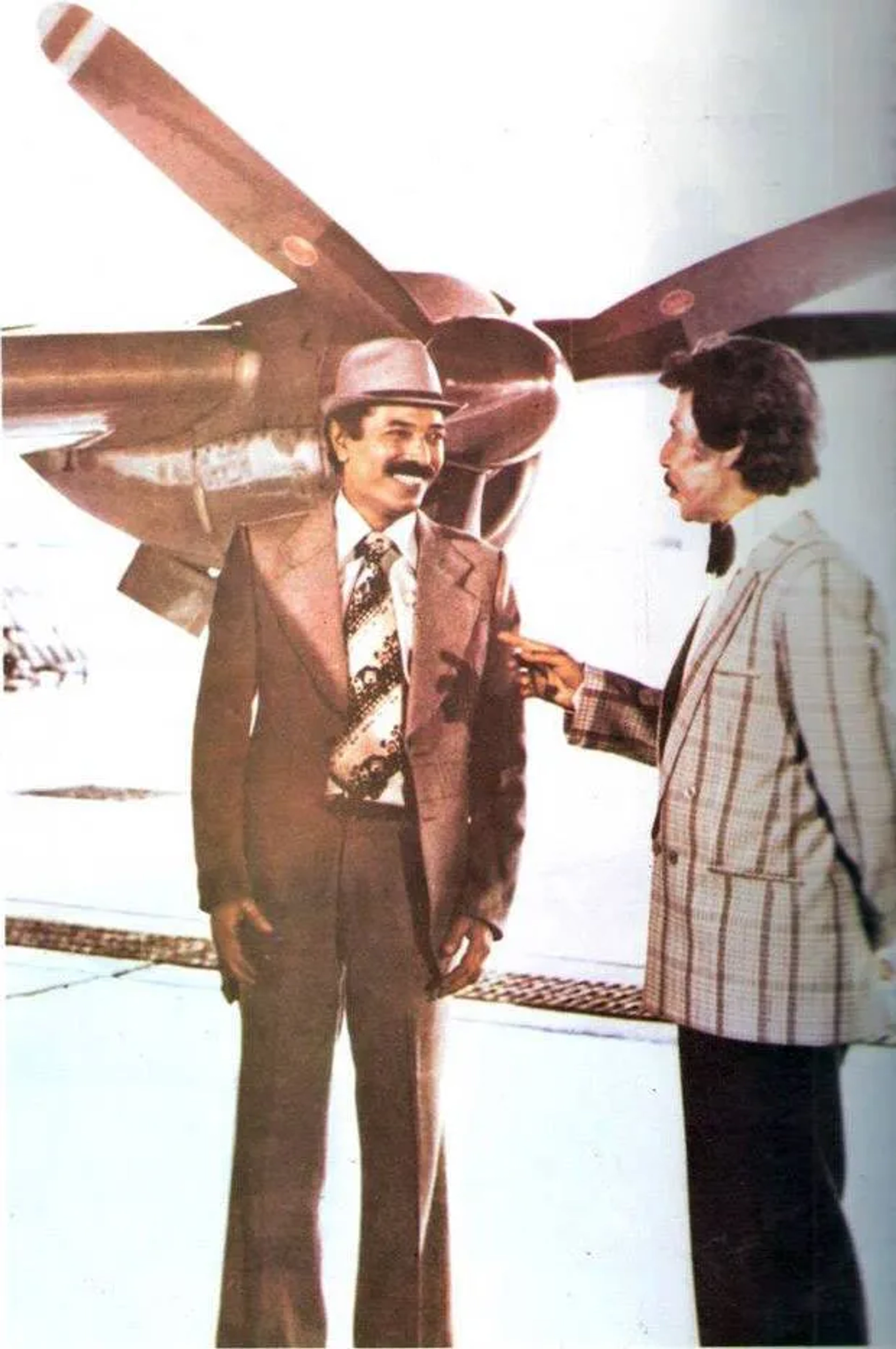 Ali Nasirian and Davoud Rashidi in The Prize (1982)