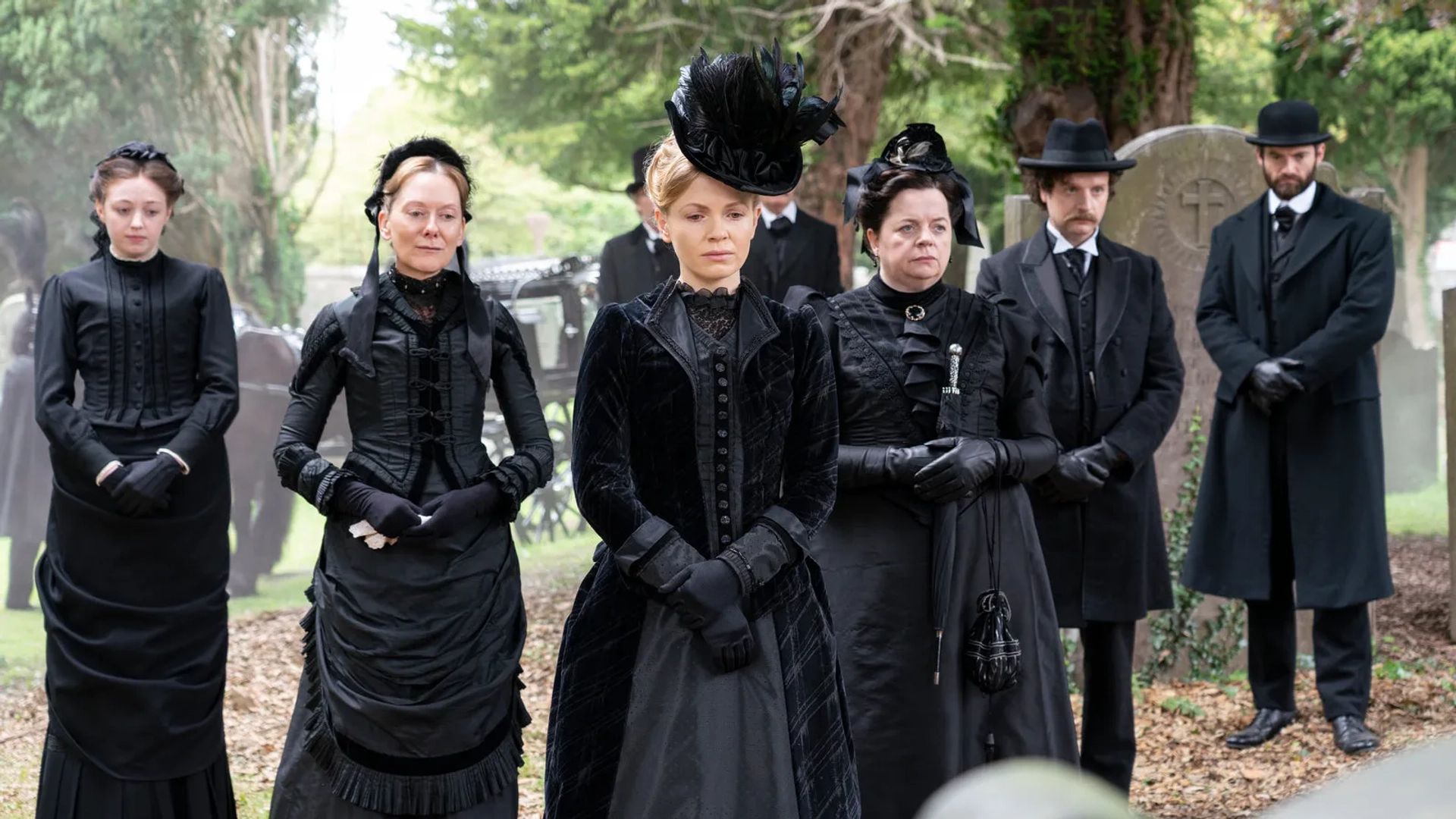 Cathy Belton, Helen Norton, Stuart Martin, Emma Willis, Andrew Gower, and Kate Phillips in Miss Scarlet & the Duke (2020)