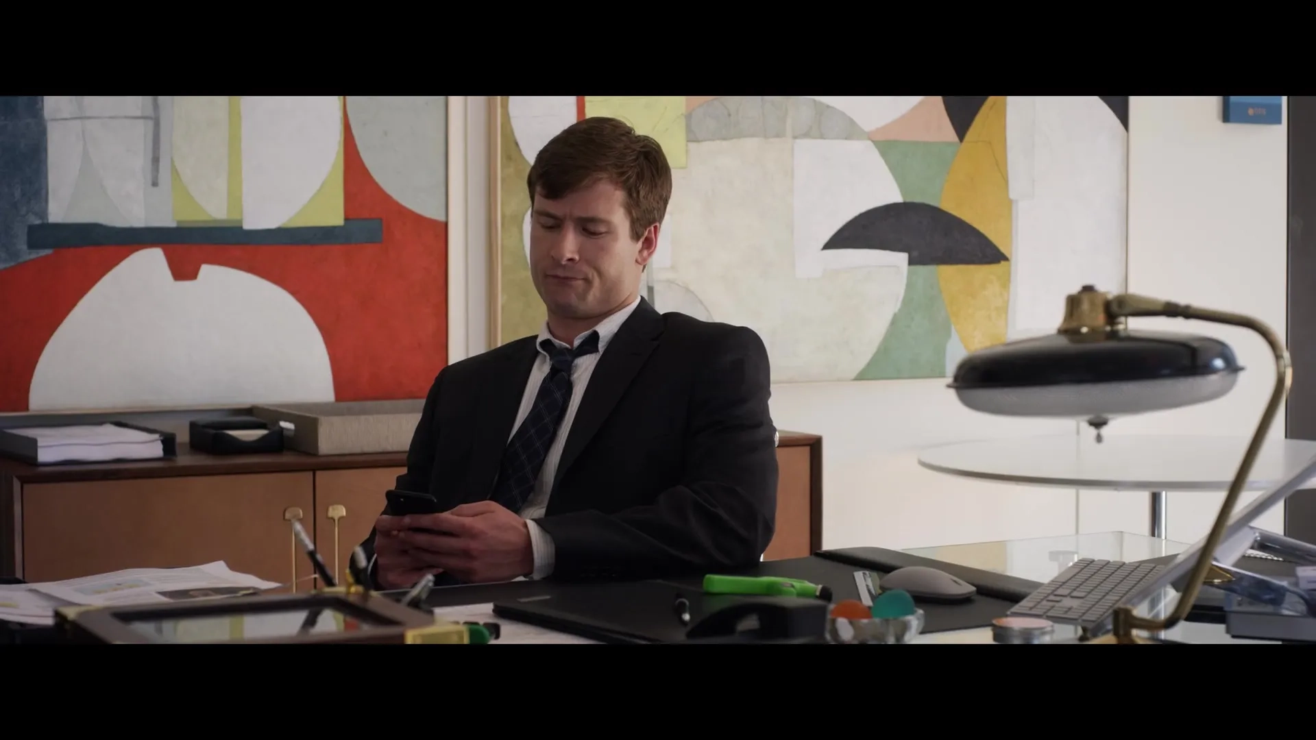 Glen Powell in Set It Up (2018)