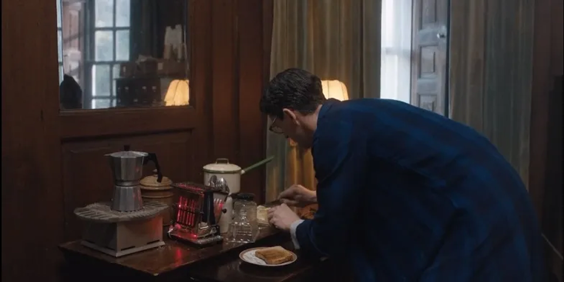 Matthew Goode in The Guernsey Literary and Potato Peel Pie Society (2018)