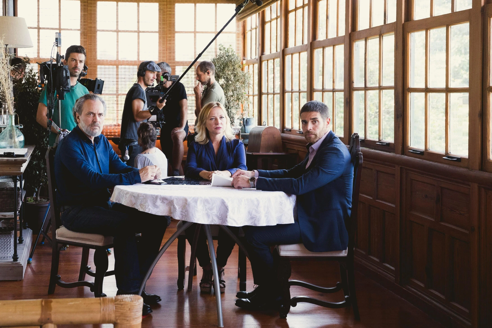 Pilar Castro, Jose Coronado, and Adrián Castiñeiras in Unauthorized Living (2018)