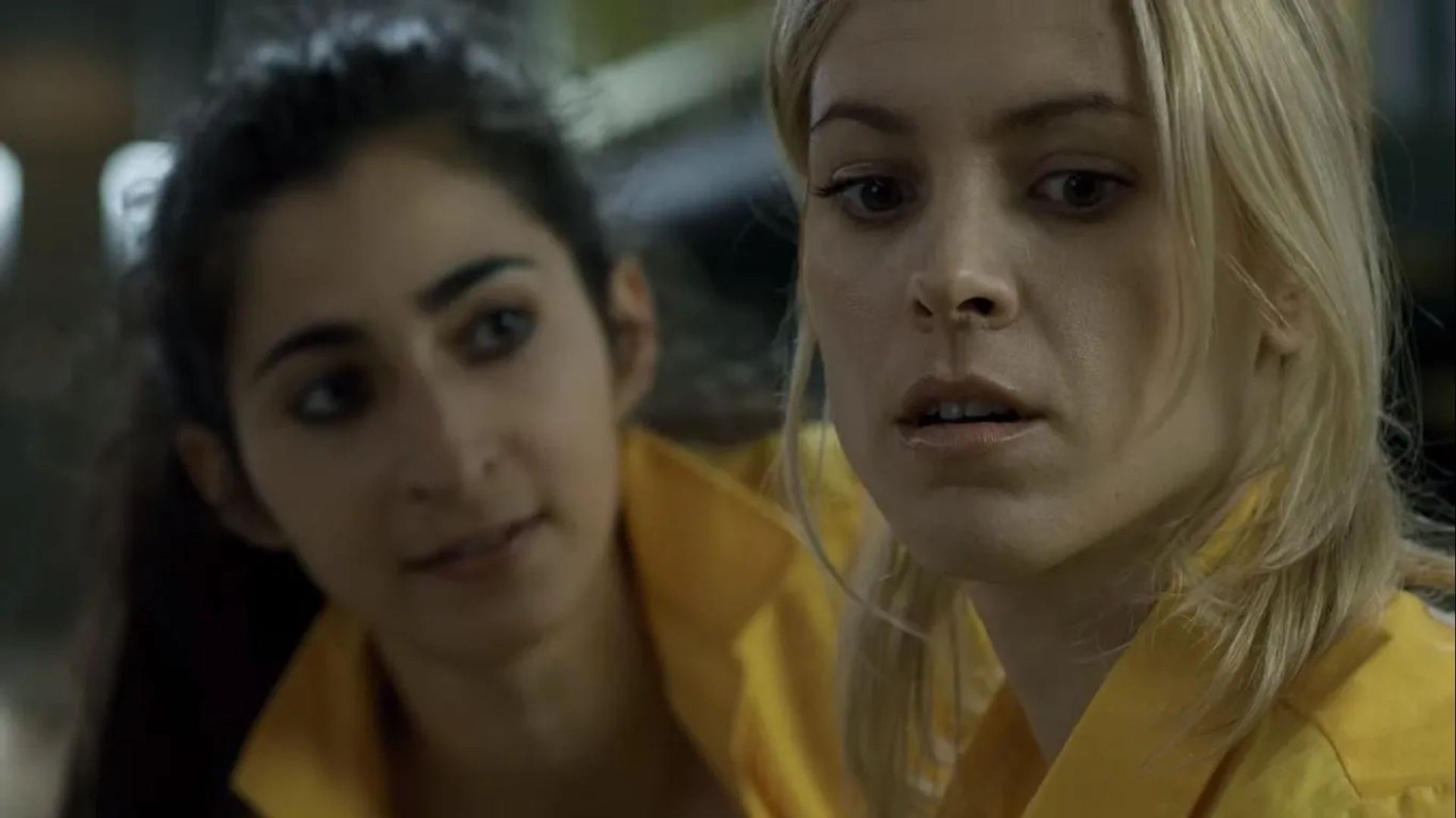 Alba Flores and Maggie Civantos in Vis a vis (2015)