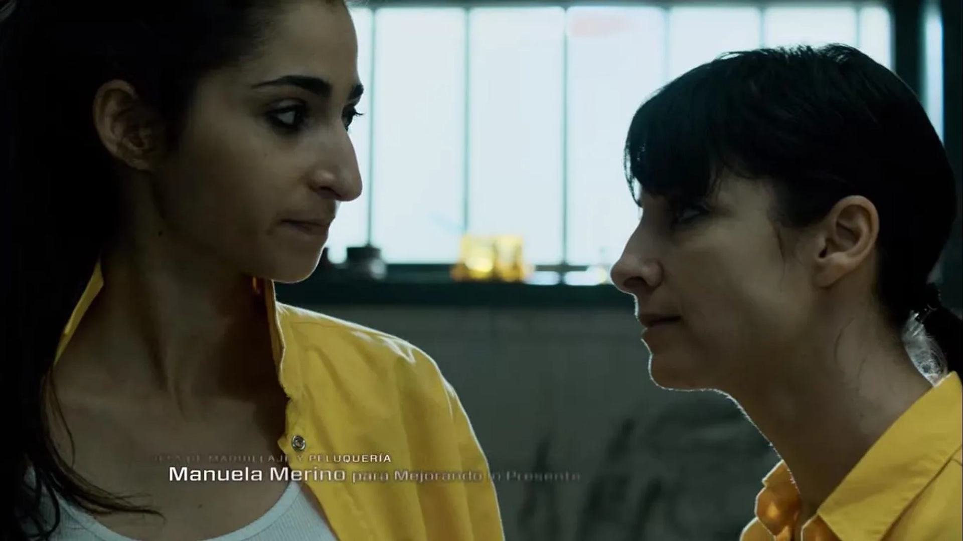 Najwa Nimri and Alba Flores in Vis a vis (2015)