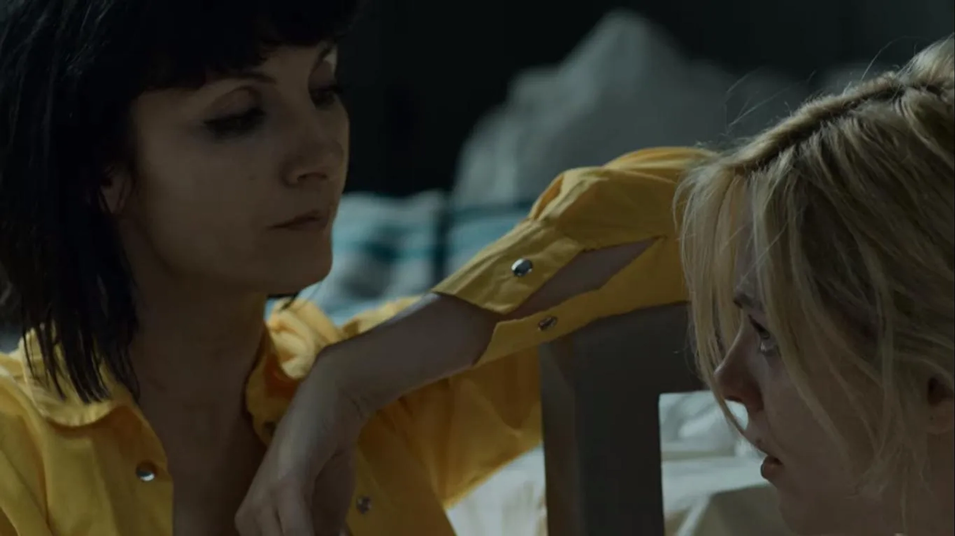 Najwa Nimri and Maggie Civantos in Vis a vis (2015)