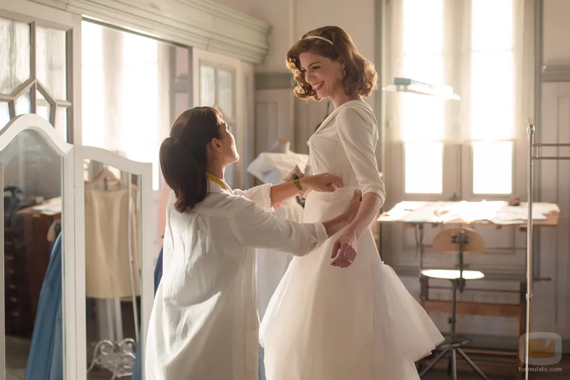 Manuela Velasco and Paula Echevarría in Velvet (2013)