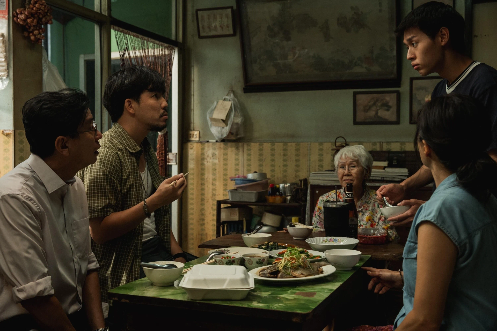 Sanya Kunakorn, Putthipong Assaratanakul, Usha Seamkhum, Pongsatorn Jongwilas, and Sarinrat Thomas in How to Make Millions Before Grandma Dies (2024)