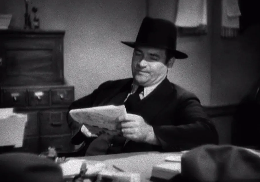 Edwin Maxwell in Scarface (1932)