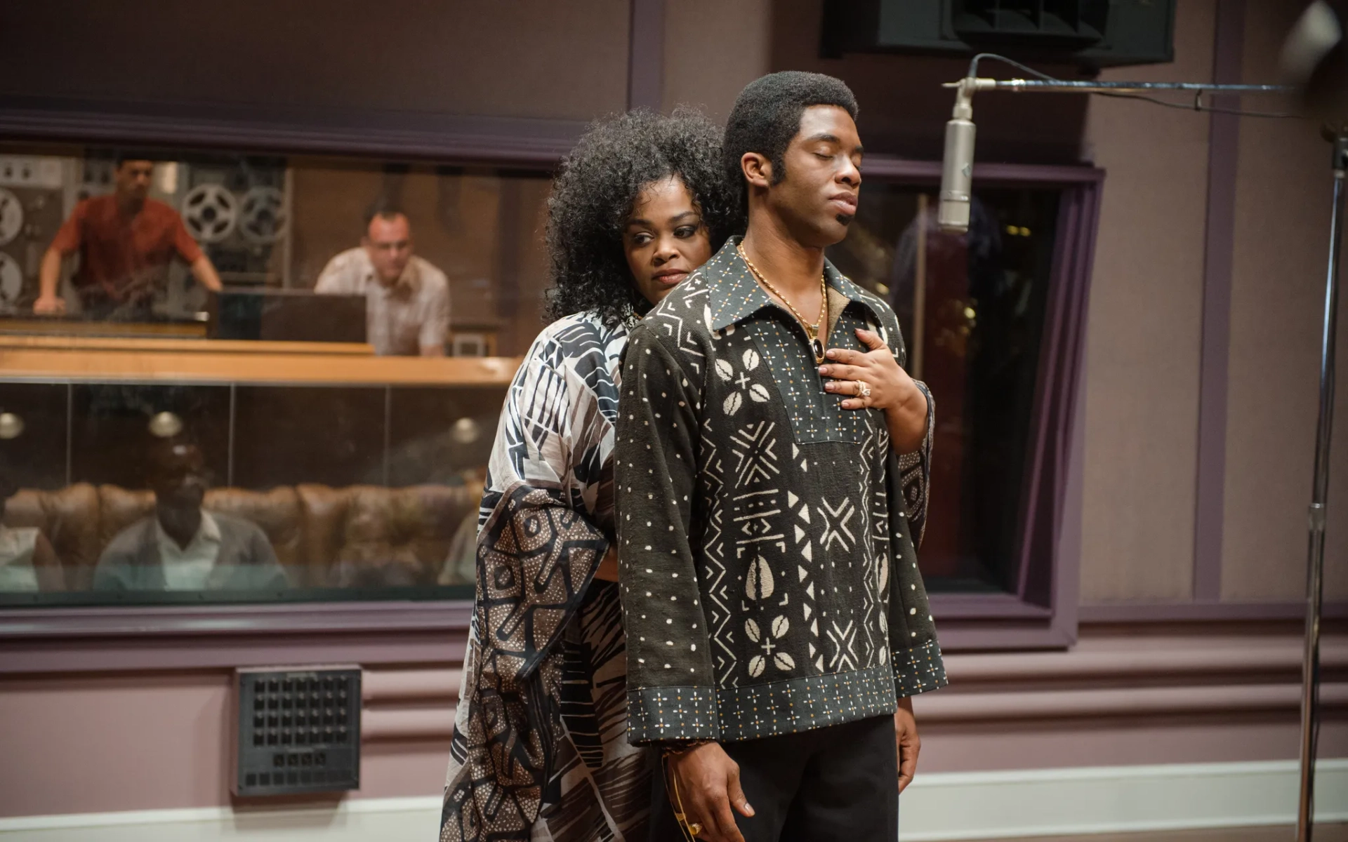Jill Scott and Chadwick Boseman in Get on Up (2014)