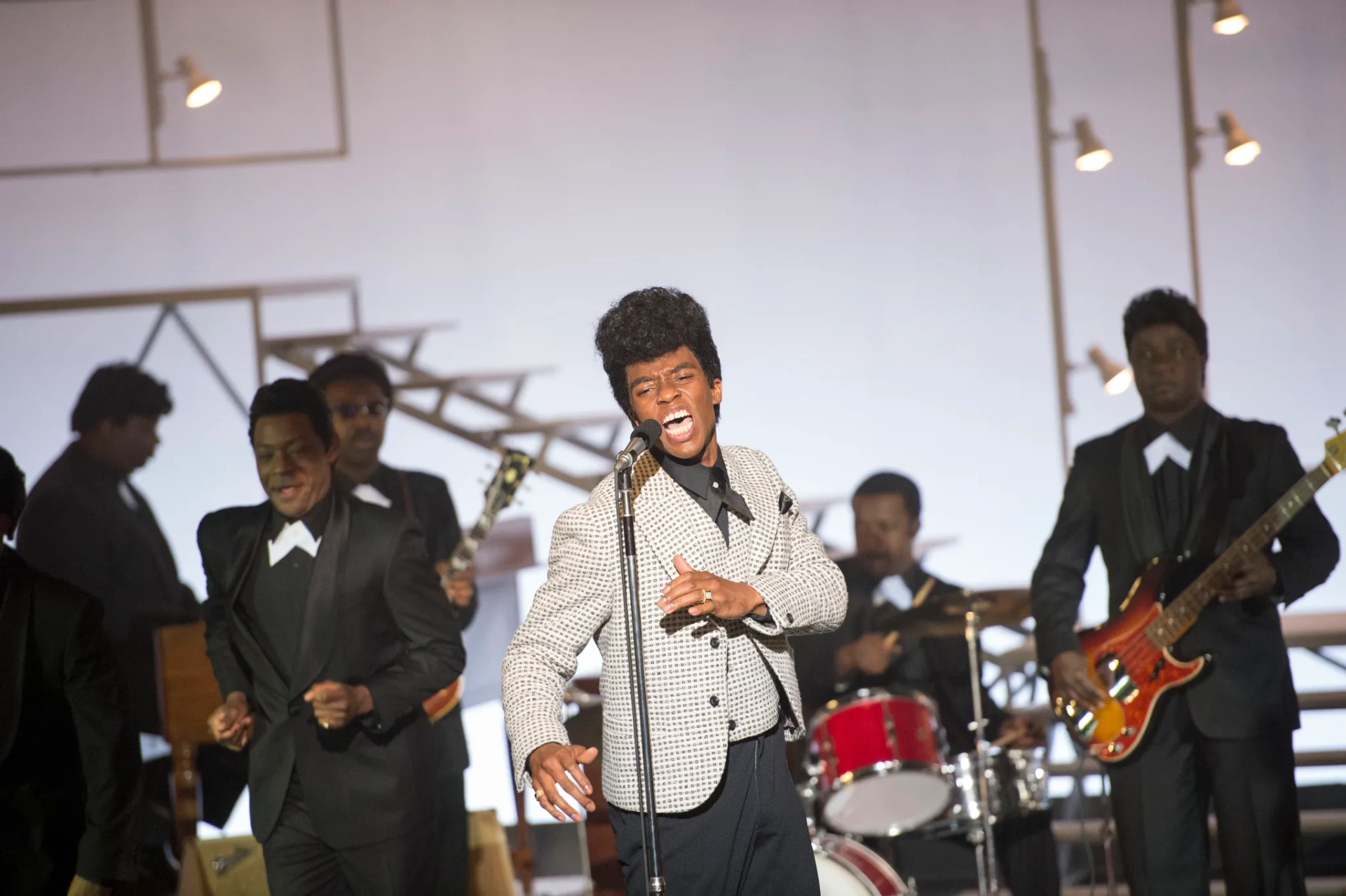 Chadwick Boseman and Nelsan Ellis in Get on Up (2014)