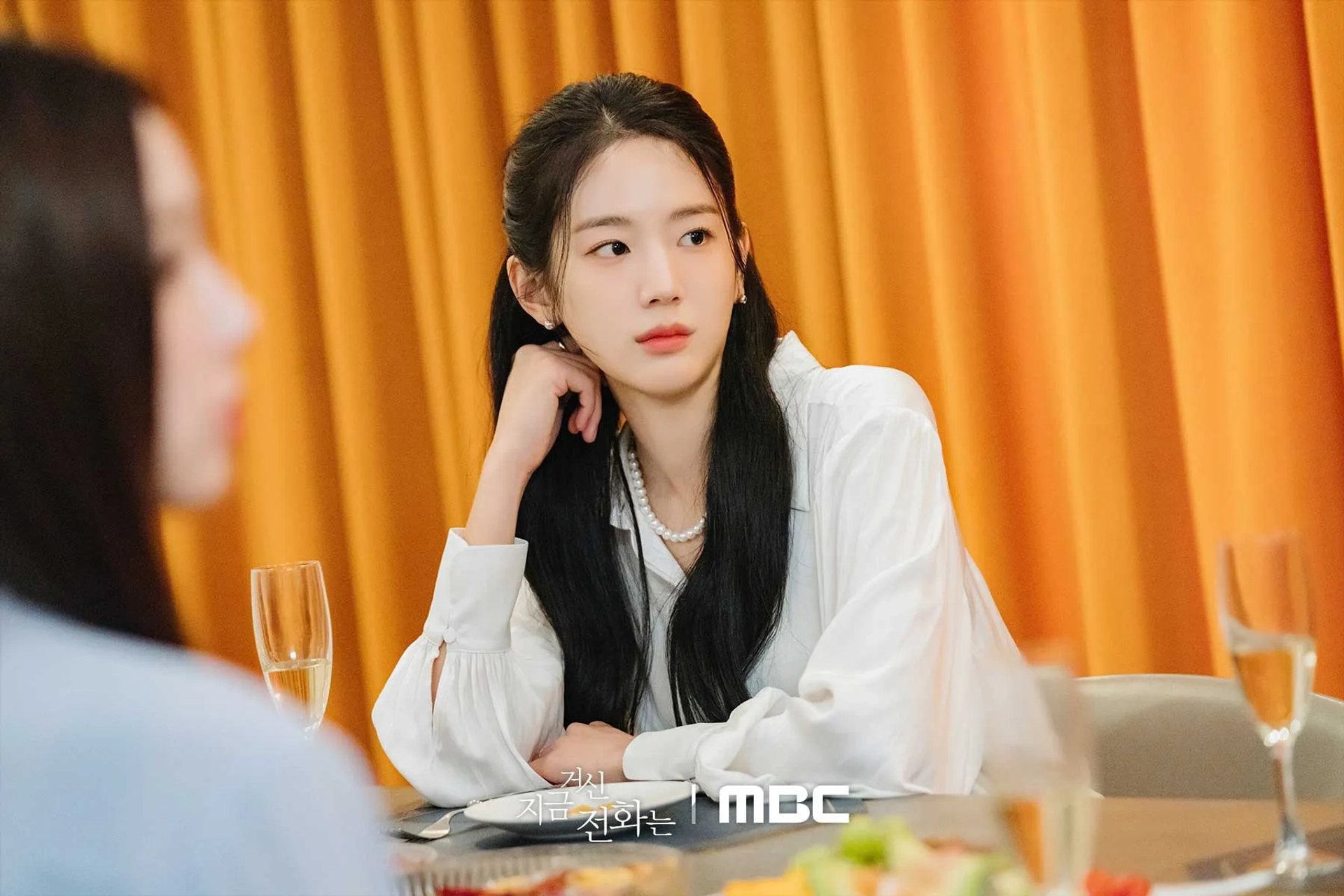 Jang Gyu-ri and Chae Soo-bin in When the Phone Rings (2024)