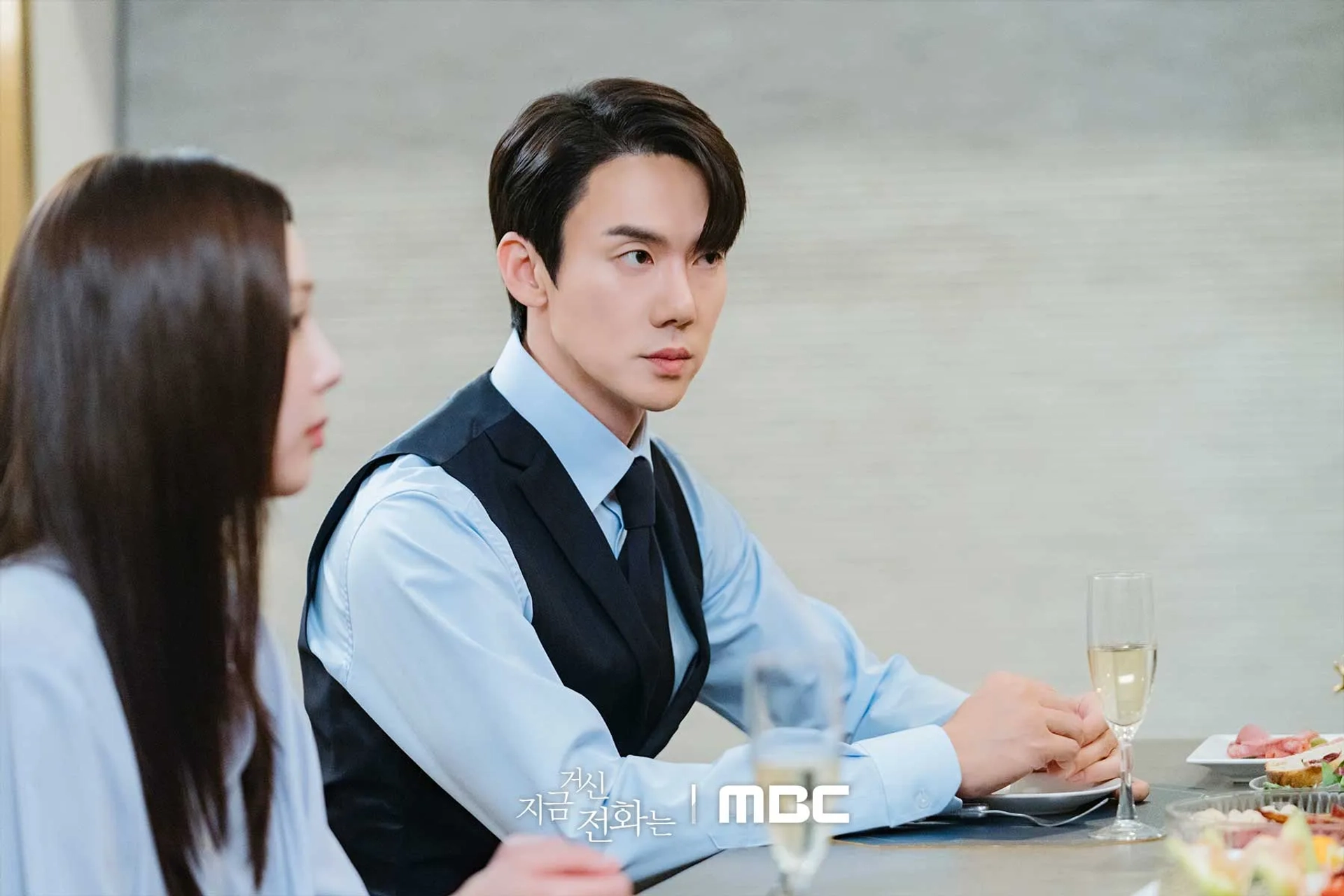 Yoo Yeon-seok and Chae Soo-bin in When the Phone Rings (2024)