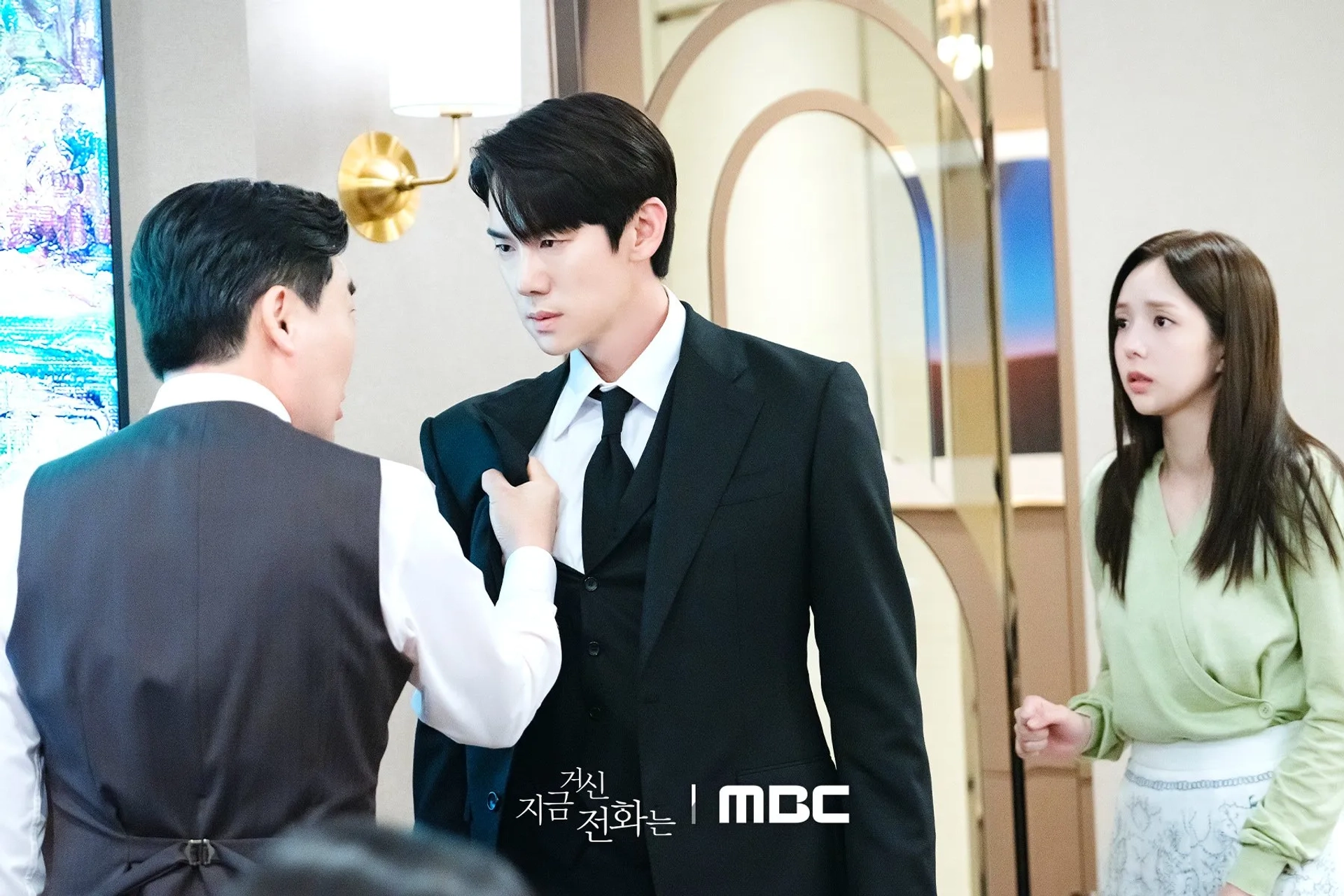 Yoo Seong-ju, Yoo Yeon-seok, and Chae Soo-bin in When the Phone Rings (2024)