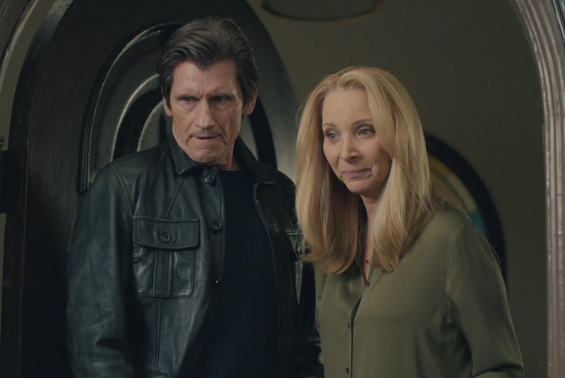 Lisa Kudrow and Denis Leary in No Good Deed (2024)