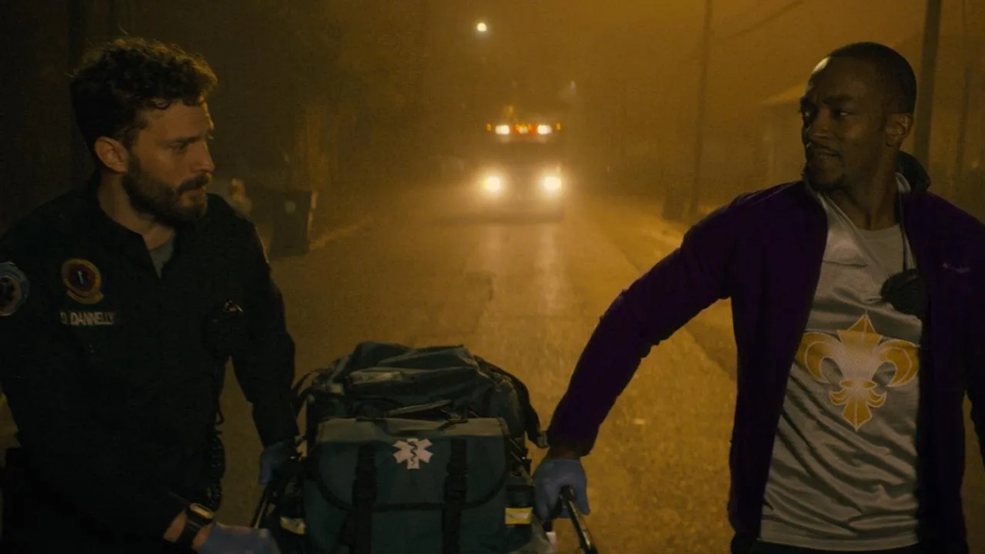 Anthony Mackie and Jamie Dornan in Synchronic (2019)
