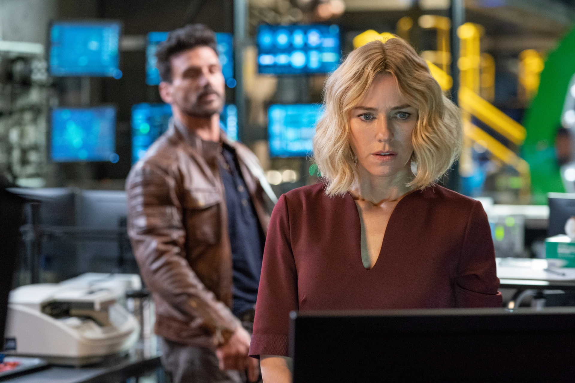 Frank Grillo and Naomi Watts in Boss Level (2020)