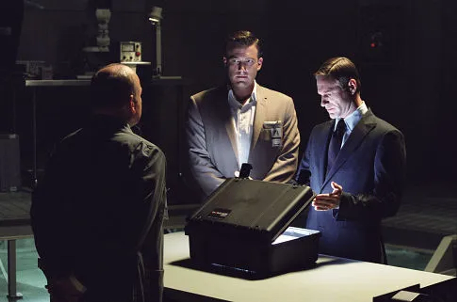 Ben Affleck and Aaron Eckhart in Paycheck (2003)